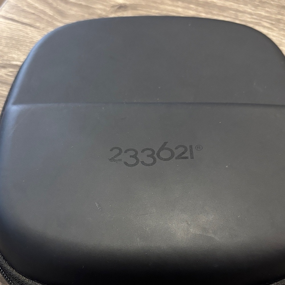 233621 Silver Wireless Headphones with Case - Picture 5 of 5
